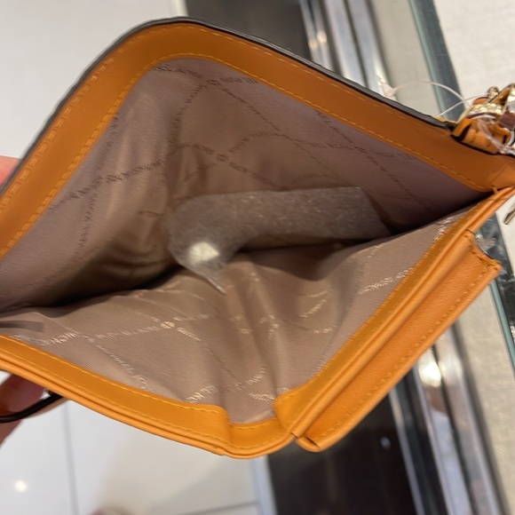 MICHAEL KORS JST LG DOUBLE ZIP WRISTLET WALLET PHONE HOLDER
Cider Multi
NWT - Picture 6 of 16